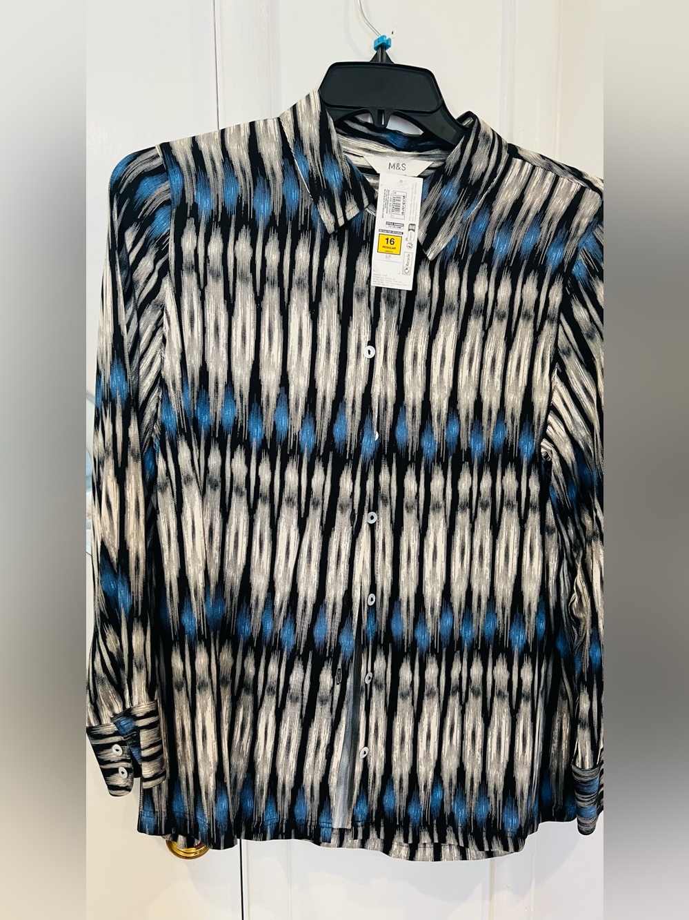 Mark &Spencer
Black, White & Blue Patterned high quality women’s shirt size16